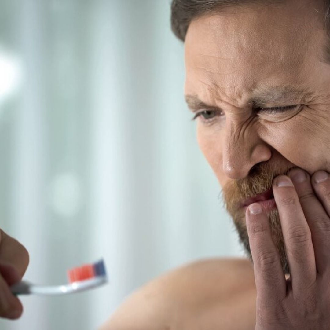 Causas del Sangrado de Encías - Caravaca de la Cruz | Clínica Dental Doctores Gómez